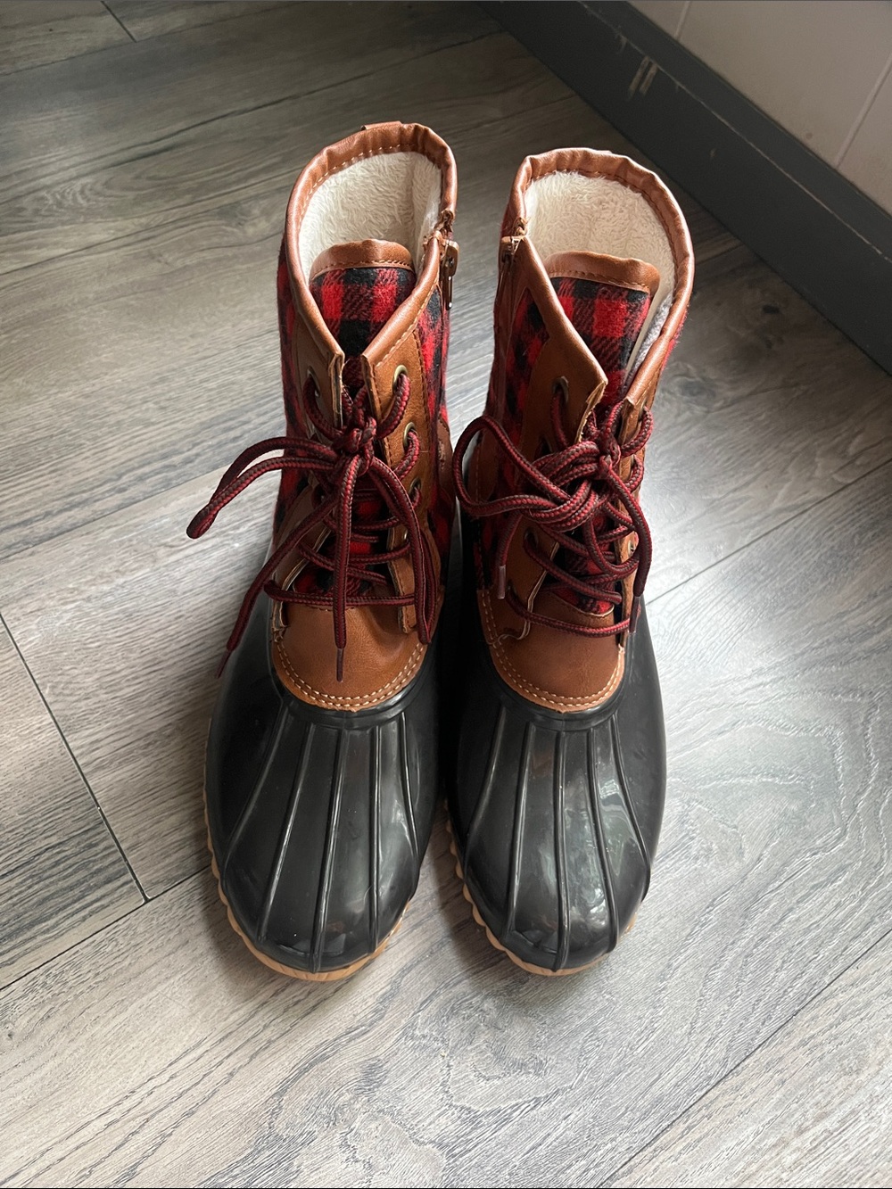totes Red Black Plaid Winter Rain Duck Boots - Picture 2 of 15